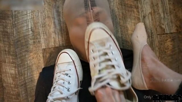 Korean female s training video download | Queen&#39;s original boat socks and canvas shoes humiliate the foot fetish dog