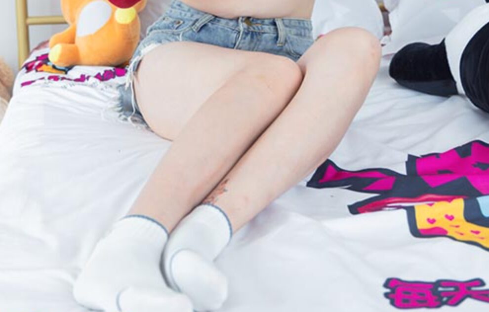 Wulian Media Cotton Socks Photo Set Video Download | Xiao Min Boots and White Socks - Freedom First (with video)