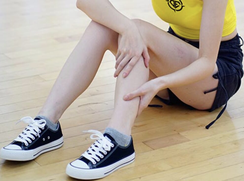 Early Summer Goddess Foot Model Photography Set Video Download | Canvas Shoes and Short Cotton Socks on the Dafa Court - Youthful and Vibrant Sports with Me (With Video)